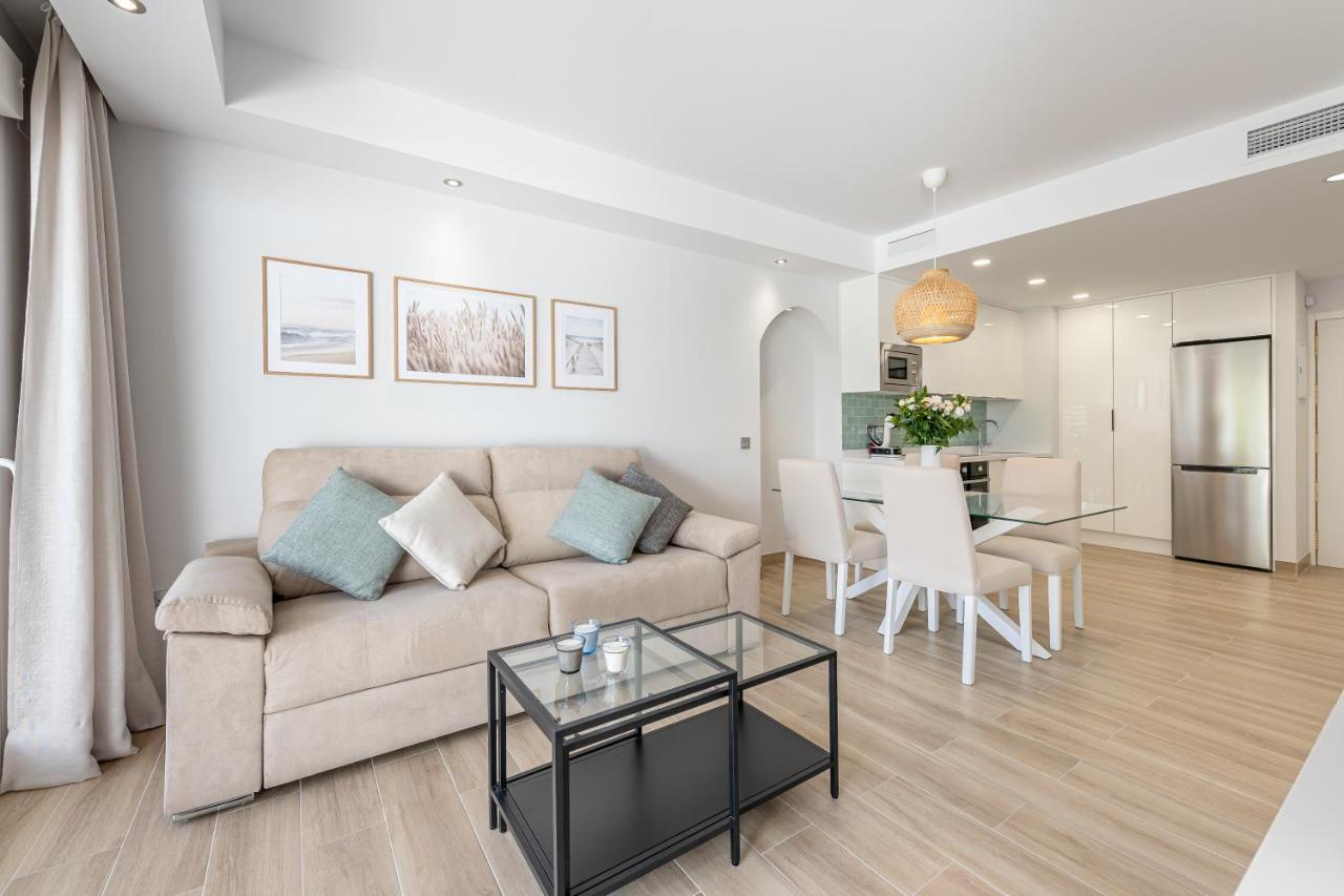 Brandnew Apartment By The Beach Марбелья Екстер'єр фото